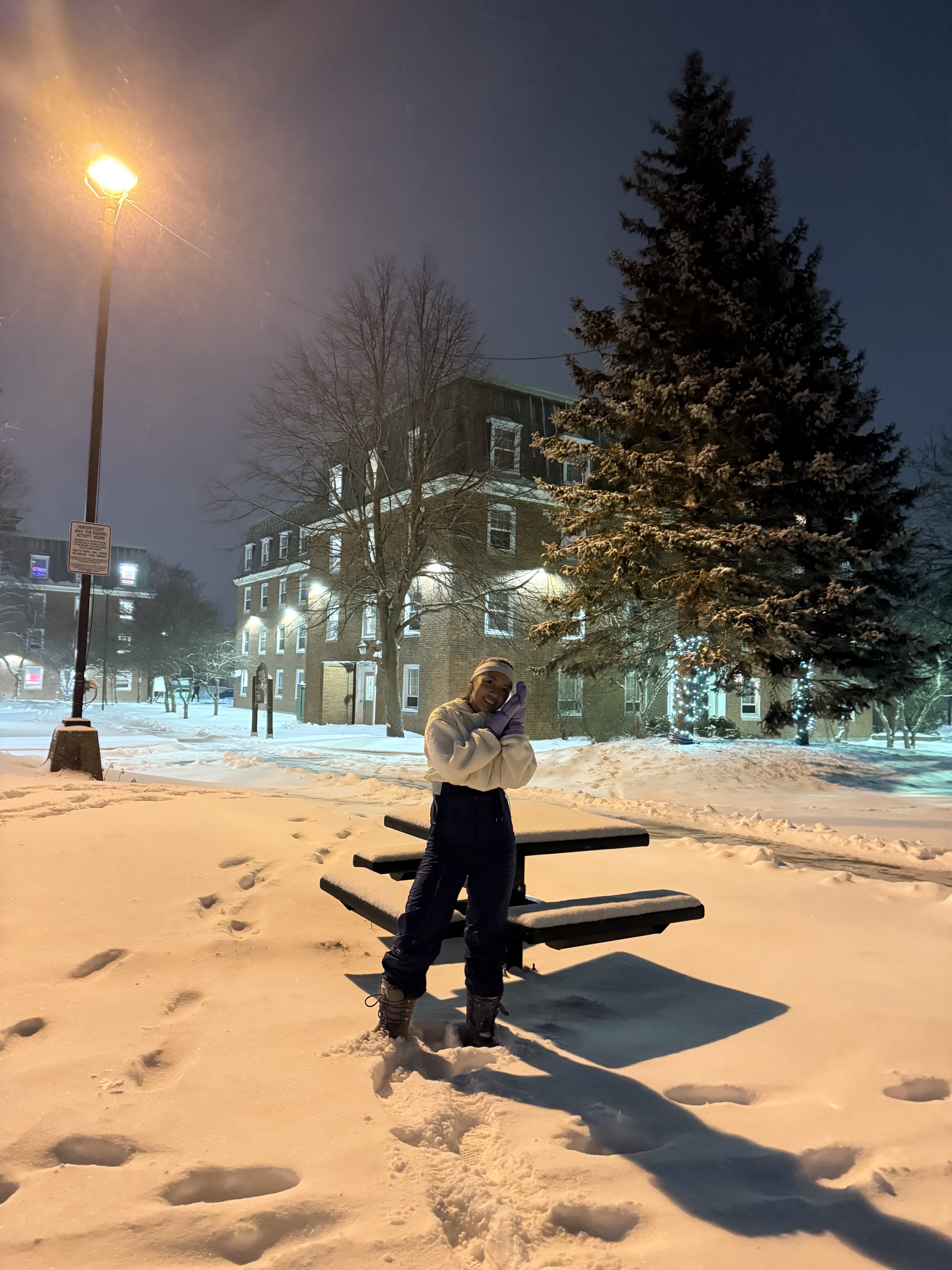 Mishel en el campus nevado, Newfoundland